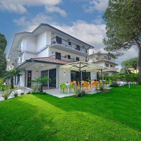 Hotel Vittoria Sirmione Exterior photo