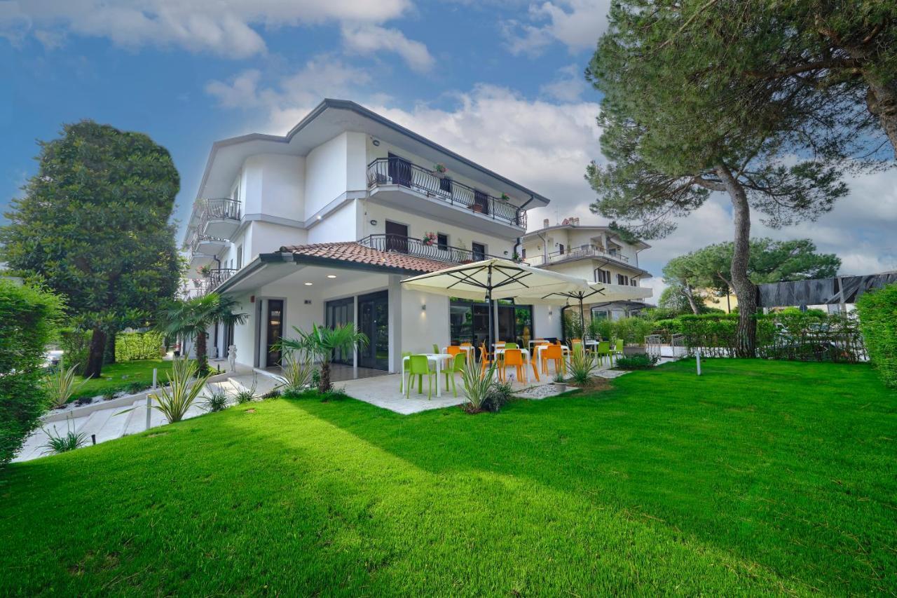 Hotel Vittoria Sirmione Exterior photo