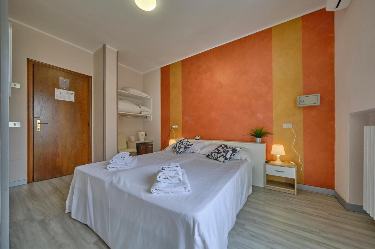 Hotel Vittoria Sirmione Exterior photo